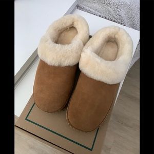 *NEW* L.L Bean Furry Slides
